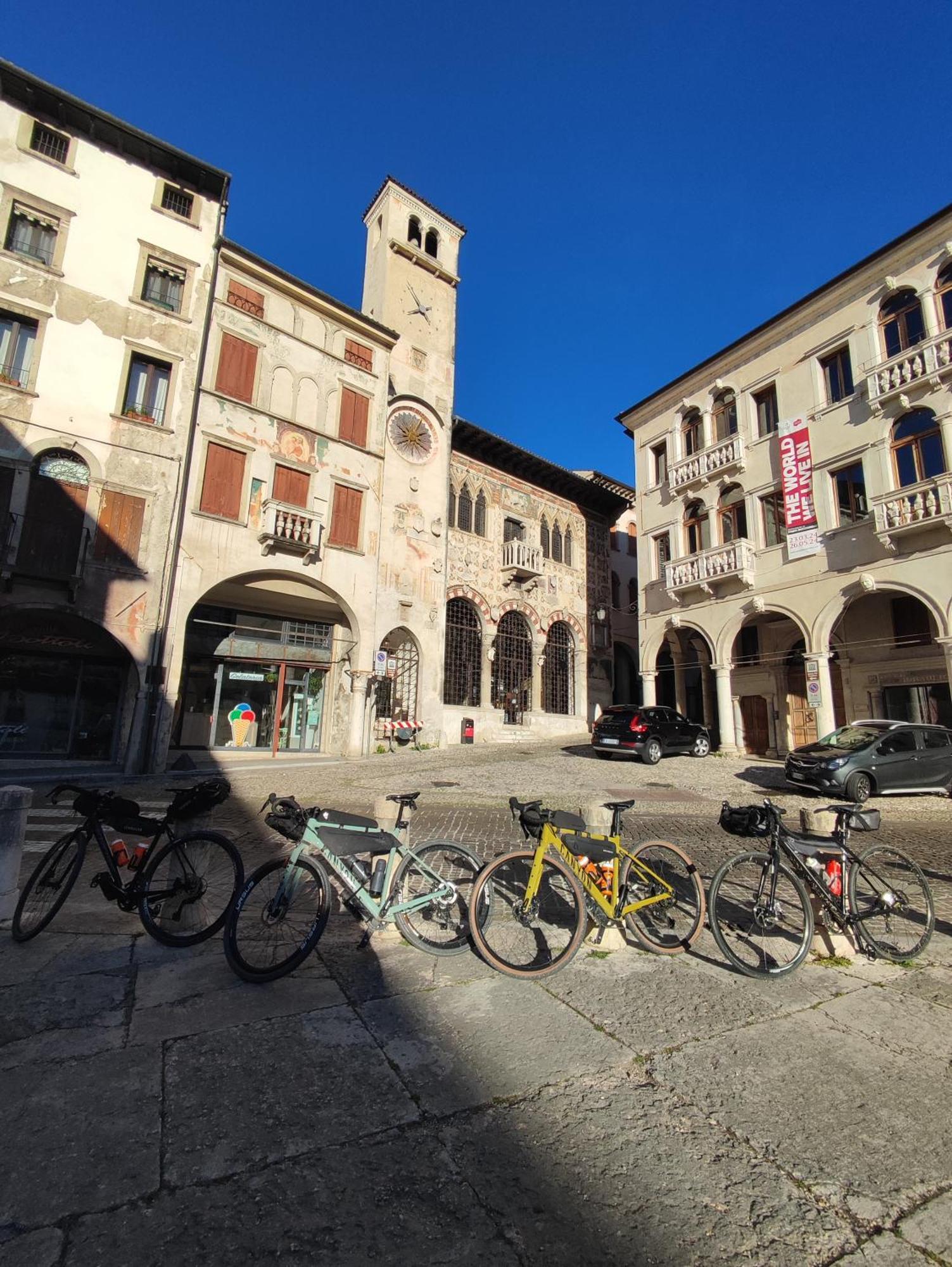 Torre Ca Emo, La Mansarda Di Serravalle Vittorio Veneto Eksteriør billede
